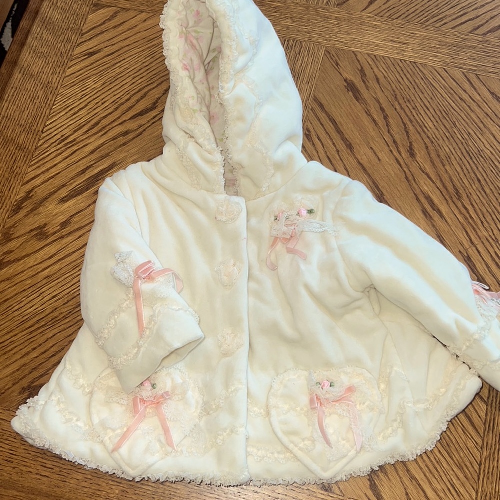 Beautiful cream Fleece lace and bow ribbons trim detail Jacket buttons 9 months